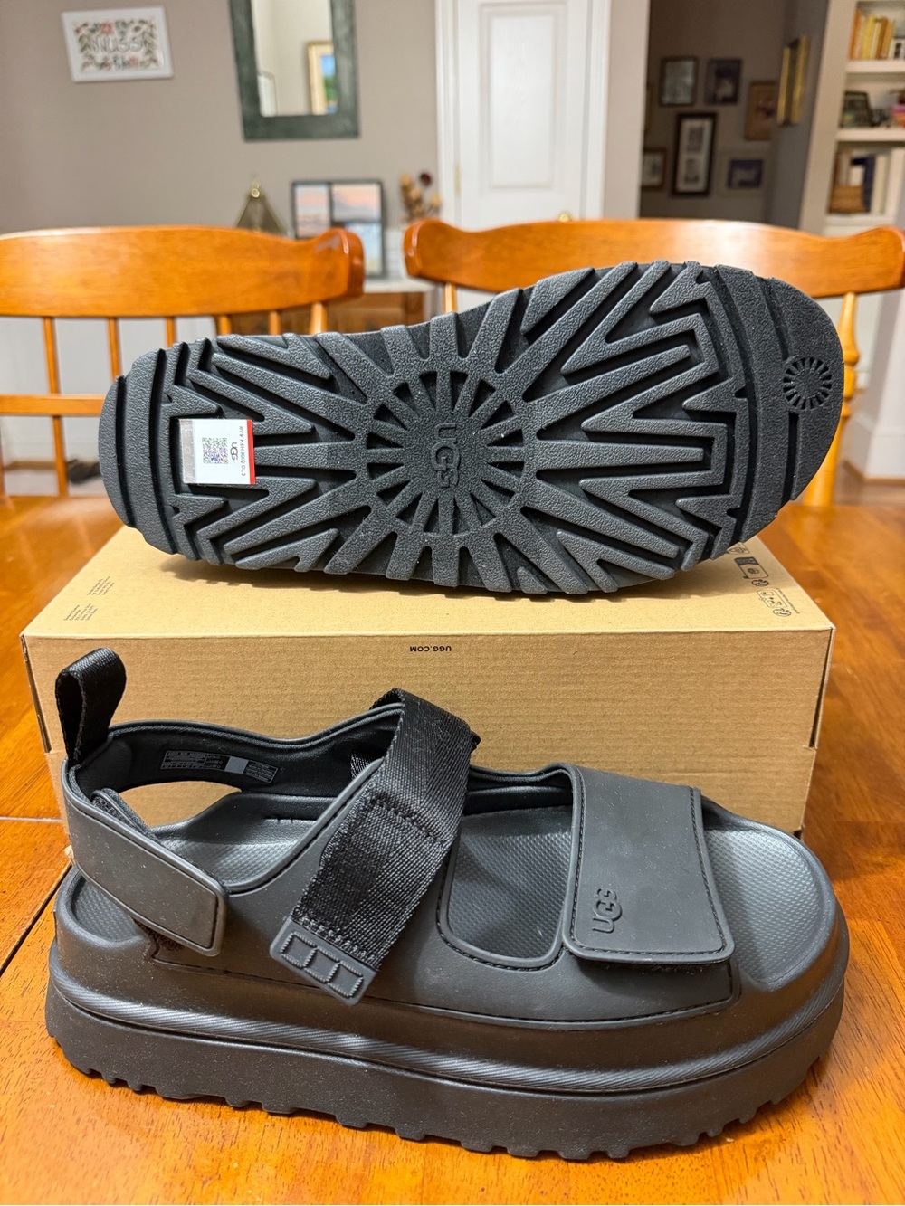 Brand New UGG Women’s GoldenGlow Slides Sandals Size 10 Black